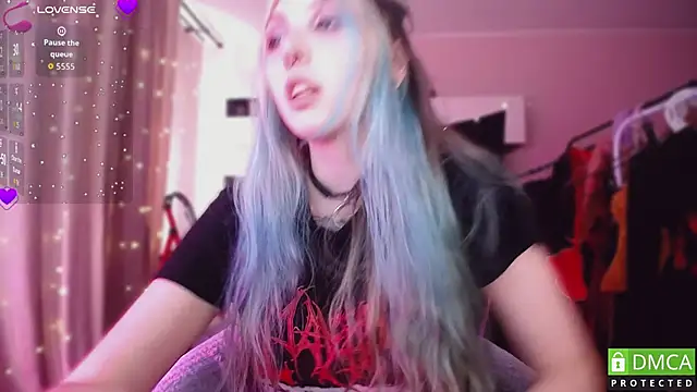 Snapshot of JustMeowGirl chatting on 04-07-26, 05:52 JustMeowGirl online show from 04-07-26, 05:52