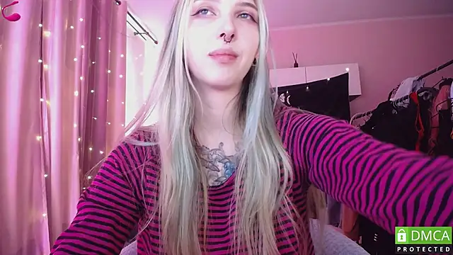Snapshot of JustMeowGirl chatting on 05-16-26, 07:05 JustMeowGirl online show from 05-16-26, 07:05