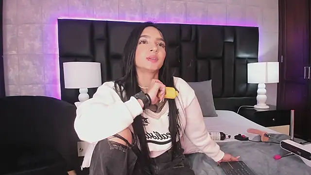 Snapshot of MiaSweeths chatting on 12-27-24, 07:03 MiaSweeths online show from 12-27-24, 07:03