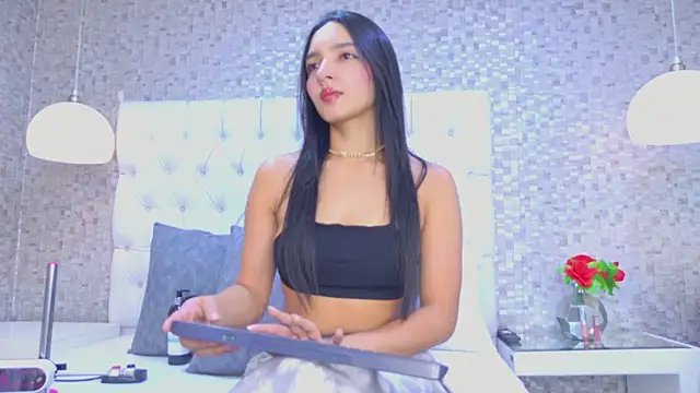 Snapshot of MiaSweeths chatting on 11-18-25, 09:36 MiaSweeths online show from 11-18-25, 09:36