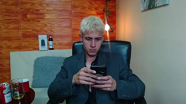 Snapshot of Bastiaan_28 chatting on 12-13-24, 03:05 Bastiaan 28 online show from 12-13-24, 03:05