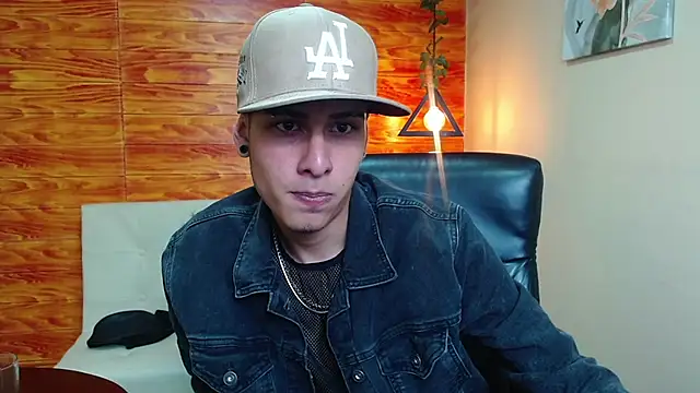 Snapshot of Bastiaan_28 chatting on 12-15-24, 02:52 Bastiaan 28 online show from 12-15-24, 02:52