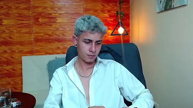 Snapshot of Bastiaan_28 chatting on 12-18-24, 02:53 Bastiaan 28 online show from 12-18-24, 02:53