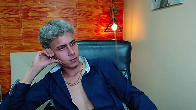 Snapshot of Bastiaan_28 chatting on 12-19-24, 07:18 Bastiaan 28 online show from 12-19-24, 07:18