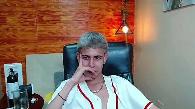 Snapshot of Bastiaan_28 chatting on 12-20-24, 07:44 Bastiaan 28 online show from 12-20-24, 07:44