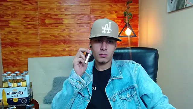 Snapshot of Bastiaan_28 chatting on 12-22-24, 03:11 Bastiaan 28 online show from 12-22-24, 03:11