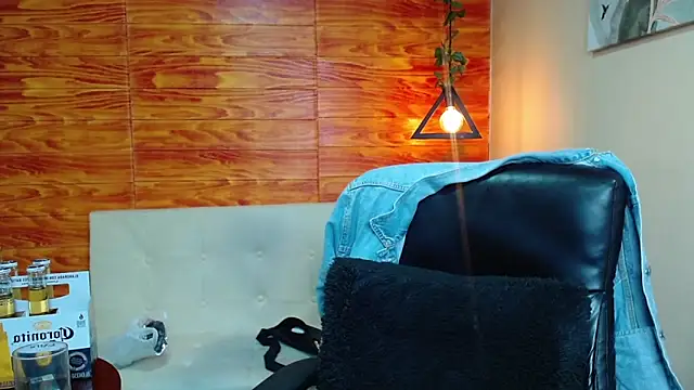 Snapshot of Bastiaan_28 chatting on 12-22-24, 06:17 Bastiaan 28 online show from 12-22-24, 06:17