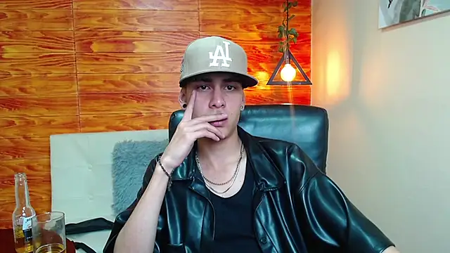 Snapshot of Bastiaan_28 chatting on 12-24-24, 05:16 Bastiaan 28 online show from 12-24-24, 05:16