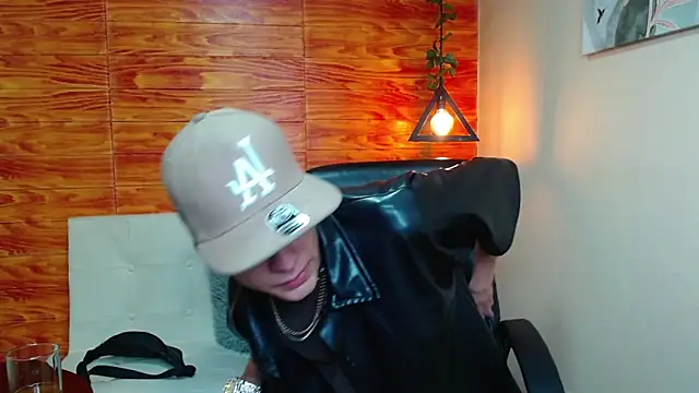 Snapshot of Bastiaan_28 chatting on 01-05-25, 08:11 Bastiaan 28 online show from 01-05-25, 08:11