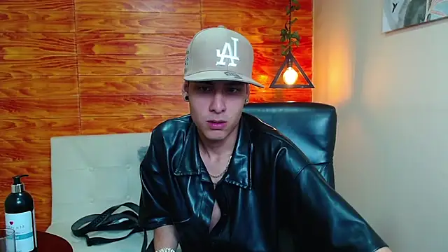 Snapshot of Bastiaan_28 chatting on 01-05-25, 11:15 Bastiaan 28 online show from 01-05-25, 11:15