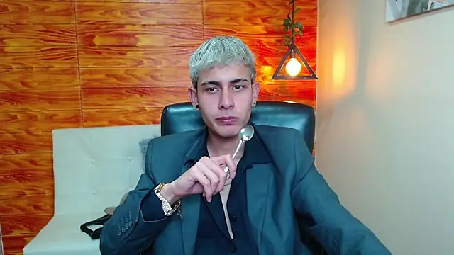 Snapshot of Bastiaan_28 chatting on 01-05-25, 05:20 Bastiaan 28 online show from 01-05-25, 05:20