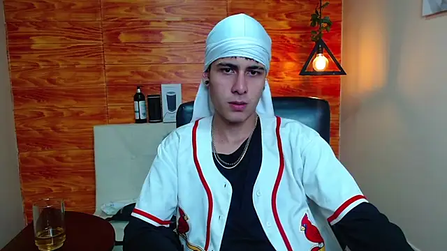 Snapshot of Bastiaan_28 chatting on 01-12-25, 03:49 Bastiaan 28 online show from 01-12-25, 03:49