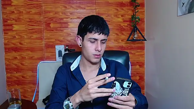 Snapshot of Bastiaan_28 chatting on 01-19-25, 04:22 Bastiaan 28 online show from 01-19-25, 04:22