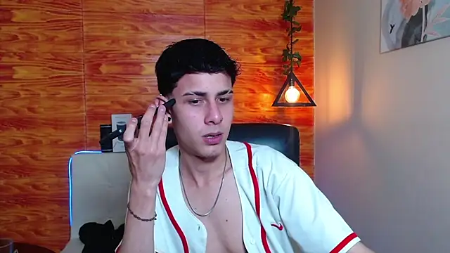 Snapshot of Bastiaan_28 chatting on 01-23-25, 09:29 Bastiaan 28 online show from 01-23-25, 09:29