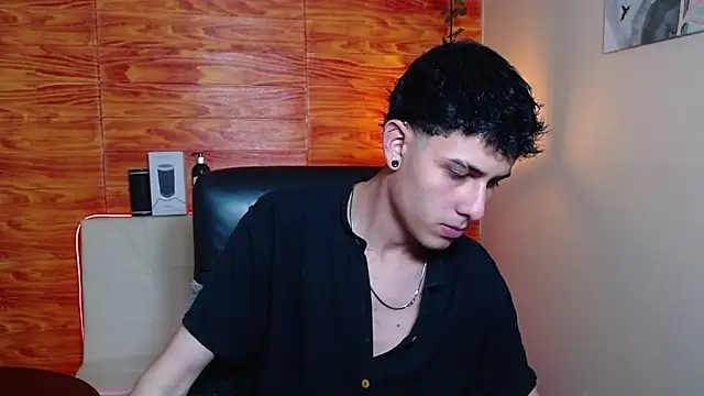 Snapshot of Bastiaan_28 chatting on 01-24-25, 06:57 Bastiaan 28 online show from 01-24-25, 06:57