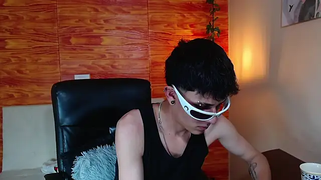 Snapshot of Bastiaan_28 chatting on 02-09-25, 09:37 Bastiaan 28 online show from 02-09-25, 09:37