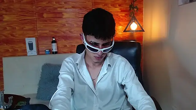 Snapshot of Bastiaan_28 chatting on 02-11-25, 06:08 Bastiaan 28 online show from 02-11-25, 06:08