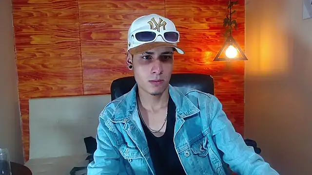 Snapshot of Bastiaan_28 chatting on 02-19-25, 03:06 Bastiaan 28 online show from 02-19-25, 03:06