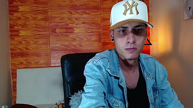 Snapshot of Bastiaan_28 chatting on 02-19-25, 09:17 Bastiaan 28 online show from 02-19-25, 09:17