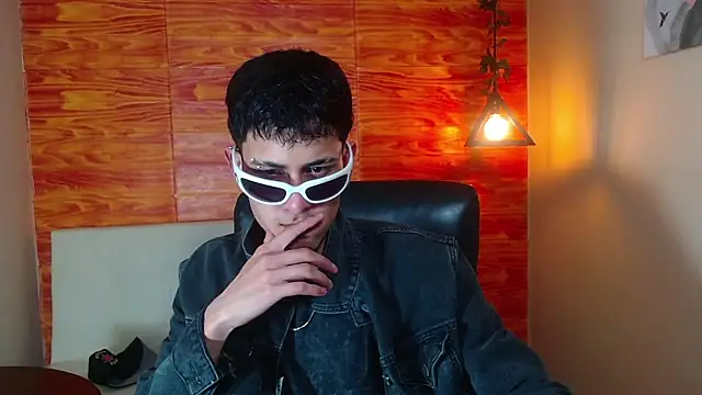 Snapshot of Bastiaan_28 chatting on 03-02-25, 09:01 Bastiaan 28 online show from 03-02-25, 09:01