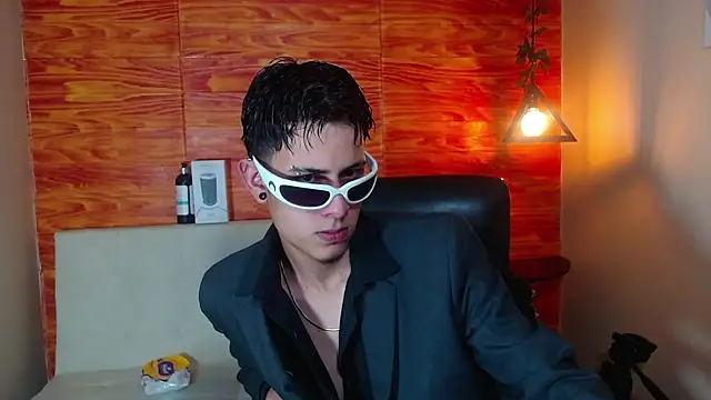 Snapshot of Bastiaan_28 chatting on 03-04-25, 03:00 Bastiaan 28 online show from 03-04-25, 03:00