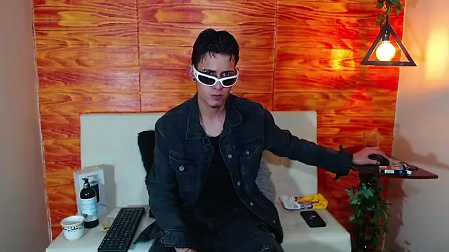 Snapshot of Bastiaan_28 chatting on 03-07-25, 10:02 Bastiaan 28 online show from 03-07-25, 10:02