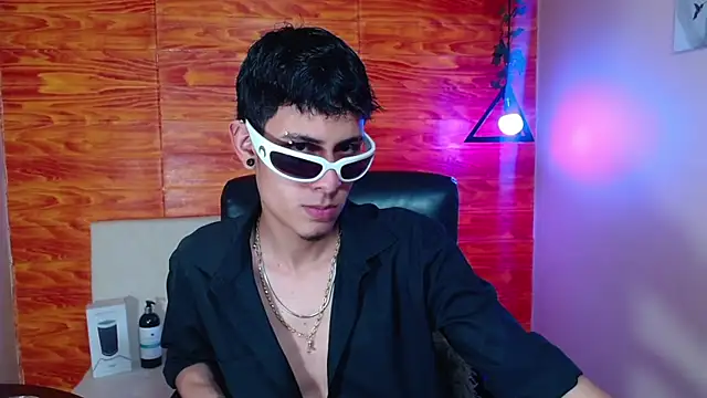 Snapshot of Bastiaan_28 chatting on 03-20-25, 06:19 Bastiaan 28 online show from 03-20-25, 06:19