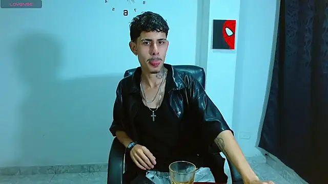 Snapshot of Bastiaan_28 chatting on 09-12-25, 03:17 Bastiaan 28 online show from 09-12-25, 03:17