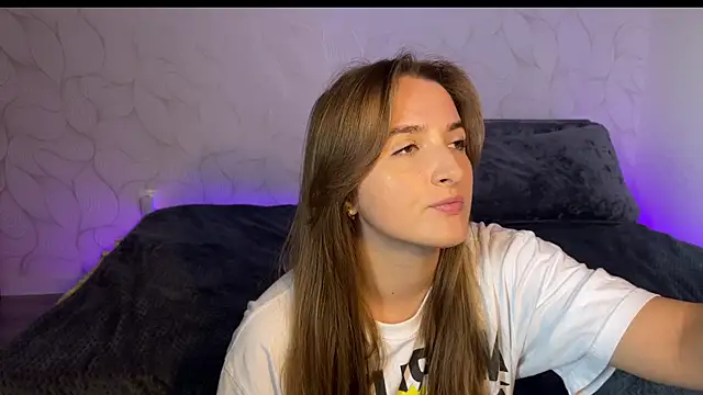 Snapshot of Vibe_to_night chatting on 10-09-25, 10:57 Vibe to night online show from 10-09-25, 10:57