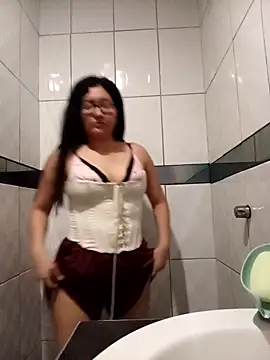 Snapshot of ladygmusic chatting on 11-26-25, 11:17 ladygmusic online show from 11-26-25, 11:17