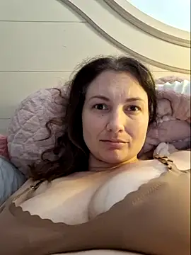 Snapshot of MilfyMrsRobinson chatting on 02-26-25, 01:32 MilfyMrsRobinson online show from 02-26-25, 01:32