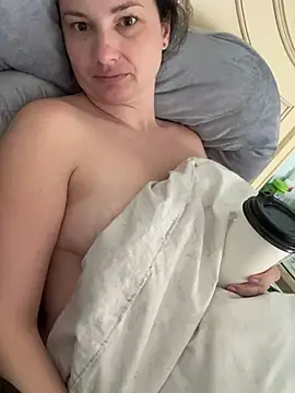 Snapshot of MilfyMrsRobinson chatting on 03-01-25, 02:44 MilfyMrsRobinson online show from 03-01-25, 02:44