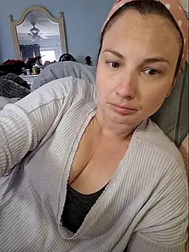 Snapshot of MilfyMrsRobinson chatting on 03-12-25, 03:40 MilfyMrsRobinson online show from 03-12-25, 03:40