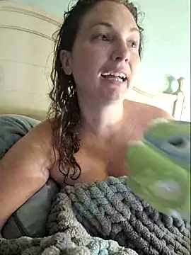 Snapshot of MilfyMrsRobinson chatting on 03-22-25, 12:46 MilfyMrsRobinson online show from 03-22-25, 12:46