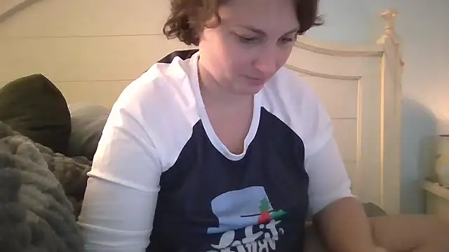 Snapshot of MilfyMrsRobinson chatting on 12-14-25, 02:00 MilfyMrsRobinson online show from 12-14-25, 02:00