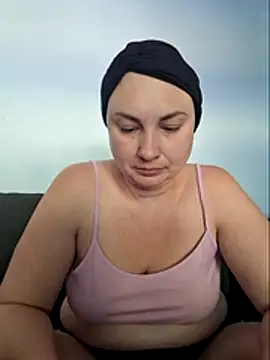 MilfyMrsRobinson online show from 05-14-26, 01:29