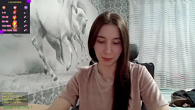 Snapshot of Wowpornoo chatting on 02-17-25, 12:05 Wowpornoo online show from 02-17-25, 12:05