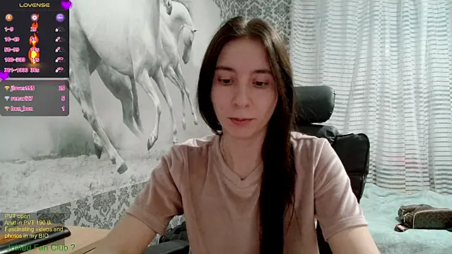 Snapshot of Wowpornoo chatting on 02-18-25, 03:43 Wowpornoo online show from 02-18-25, 03:43