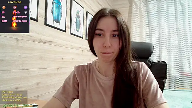 Snapshot of Wowpornoo chatting on 03-05-25, 02:23 Wowpornoo online show from 03-05-25, 02:23