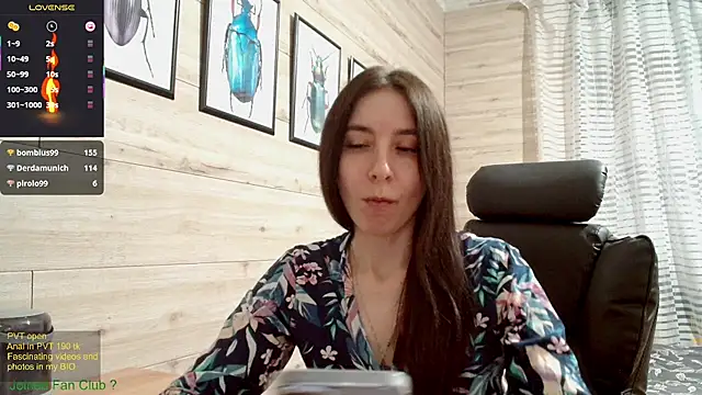 Snapshot of Wowpornoo chatting on 03-18-25, 02:04 Wowpornoo online show from 03-18-25, 02:04