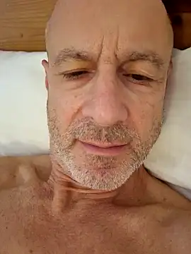 Snapshot of andikali9999 chatting on 10-16-25, 03:24 andikali9999 online show from 10-16-25, 03:24