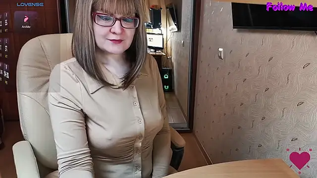 Snapshot of MyLadySkyLuck chatting on 11-25-25, 03:17 MyLadySkyLuck online show from 11-25-25, 03:17