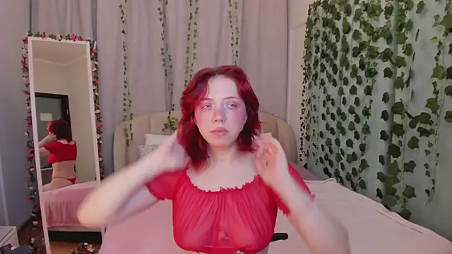 Love is Lola online show from 12-17-25, 12:27