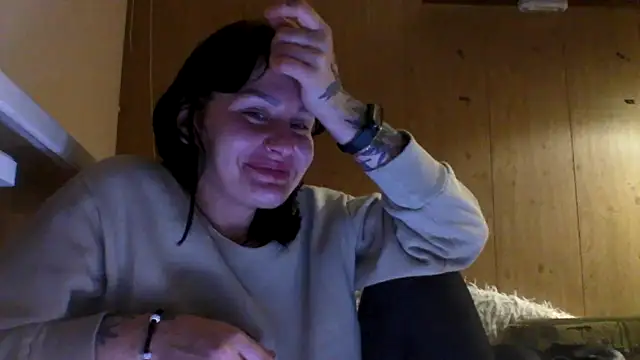 Tracey Izzy online show from 11-26-25, 10:44