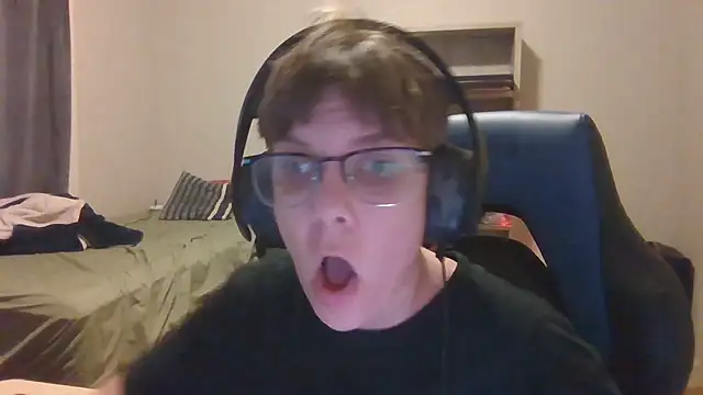 Snapshot of KaliSnow199623 chatting on 10-23-25, 04:23 KaliSnow199623 online show from 10-23-25, 04:23