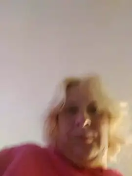 Snapshot of Icedcoffee2024 chatting on 10-17-25, 01:35 Icedcoffee2024 online show from 10-17-25, 01:35