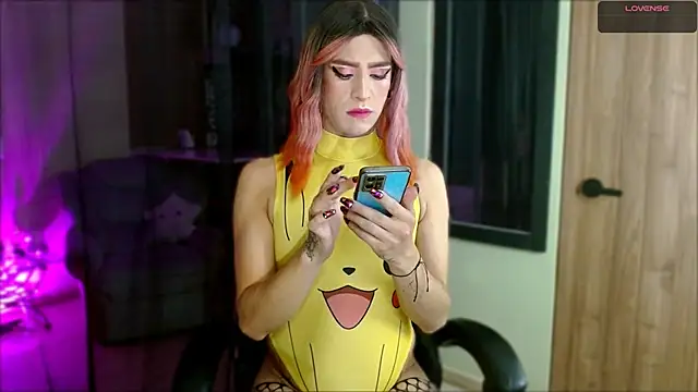 Snapshot of tevenwhiite chatting on 11-28-25, 01:30 tevenwhiite online show from 11-28-25, 01:30