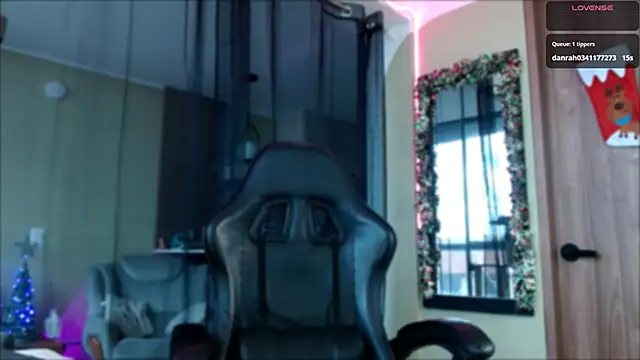 Snapshot of tevenwhiite chatting on 12-13-25, 07:53 tevenwhiite online show from 12-13-25, 07:53