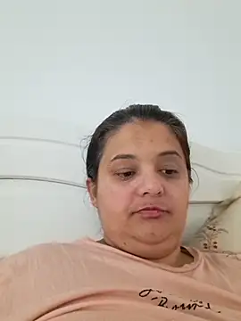 Snapshot of sarahhh1987 chatting on 10-20-25, 05:19 sarahhh1987 online show from 10-20-25, 05:19