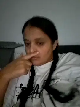 Snapshot of sarahhh1987 chatting on 10-26-25, 06:36 sarahhh1987 online show from 10-26-25, 06:36